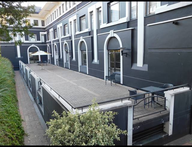 182M² OFFICE TO LET IN HYDE PARK